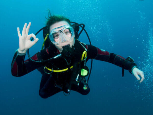Diving off Glenelg   Adelaide Scuba